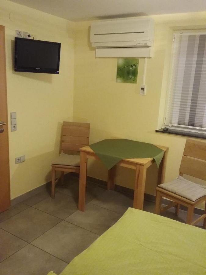 Gaestezimmer , Pension Wauri Waldenbuch ภายนอก รูปภาพ