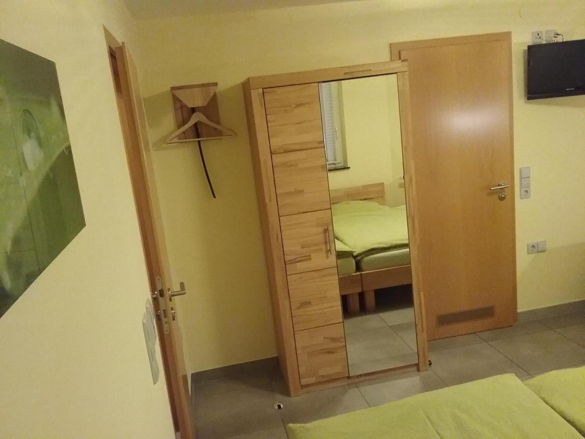 Gaestezimmer , Pension Wauri Waldenbuch ภายนอก รูปภาพ